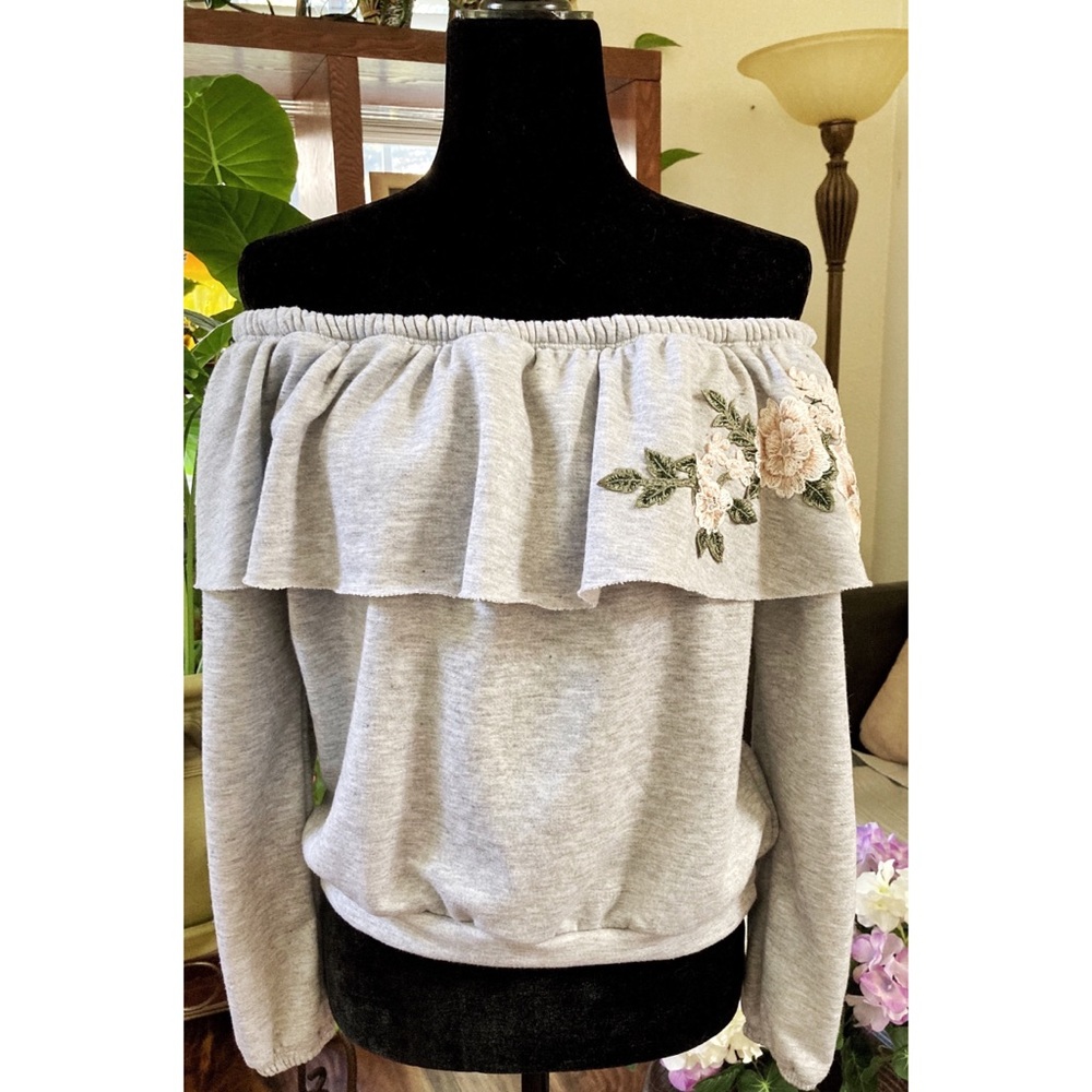 Charlotte Russe Cold Shoulder Sweater Size Medium